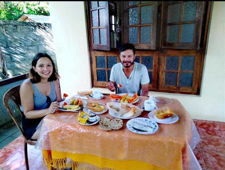 Arani Homestay Polonnaruwa Habitación foto